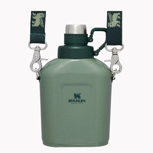 Never used!!! Stanley Legendary Canteen in green